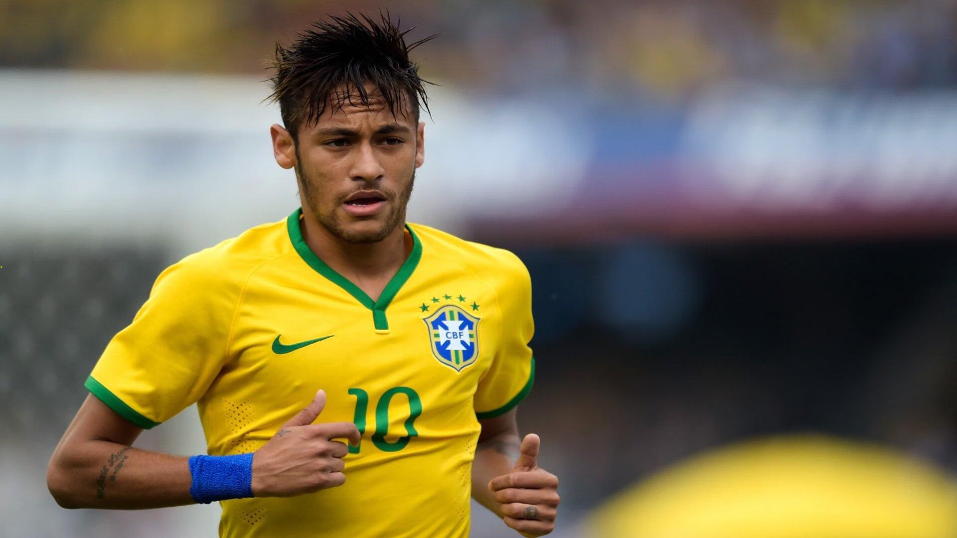 梅西梅开二度助迈阿密国际逆转取胜 球迷沸腾见证球王风采