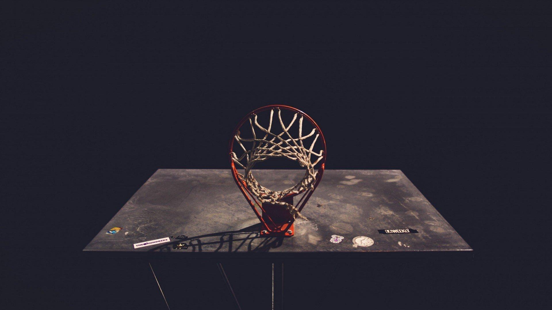 UFC 296上演巅峰对决，爱德华兹成功卫冕次中量级冠军