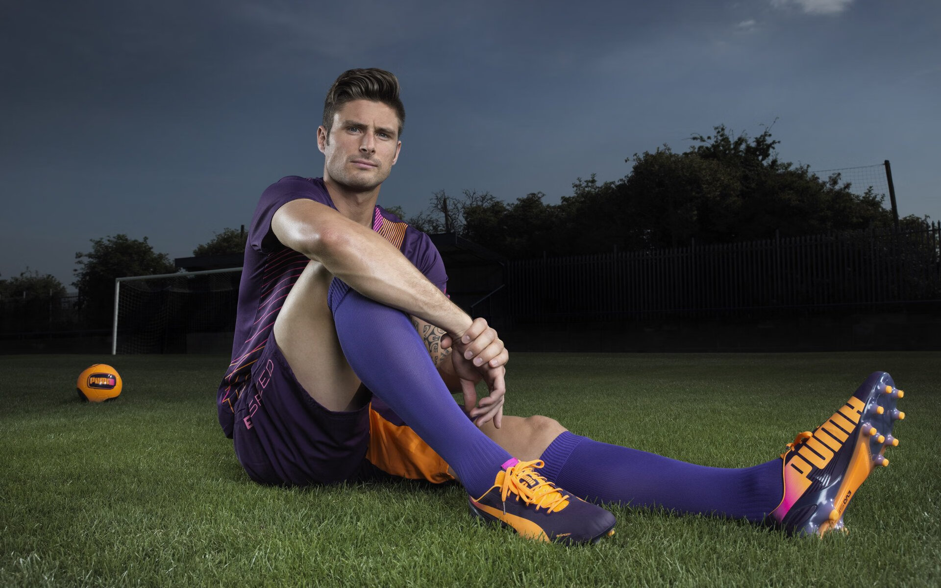 百米飞人巅峰对决 新星闪耀刷新赛季最佳