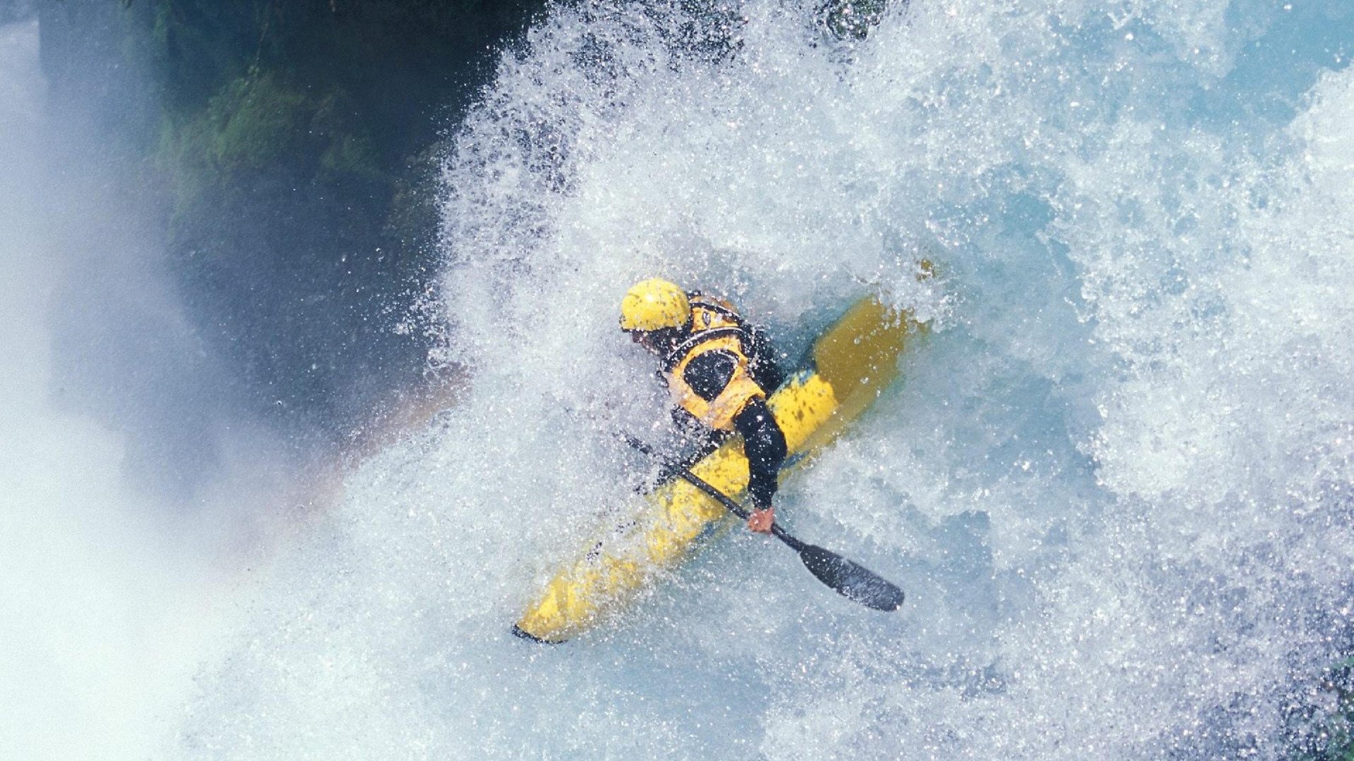 冰球联赛激战正酣，强队对决引爆赛季高潮