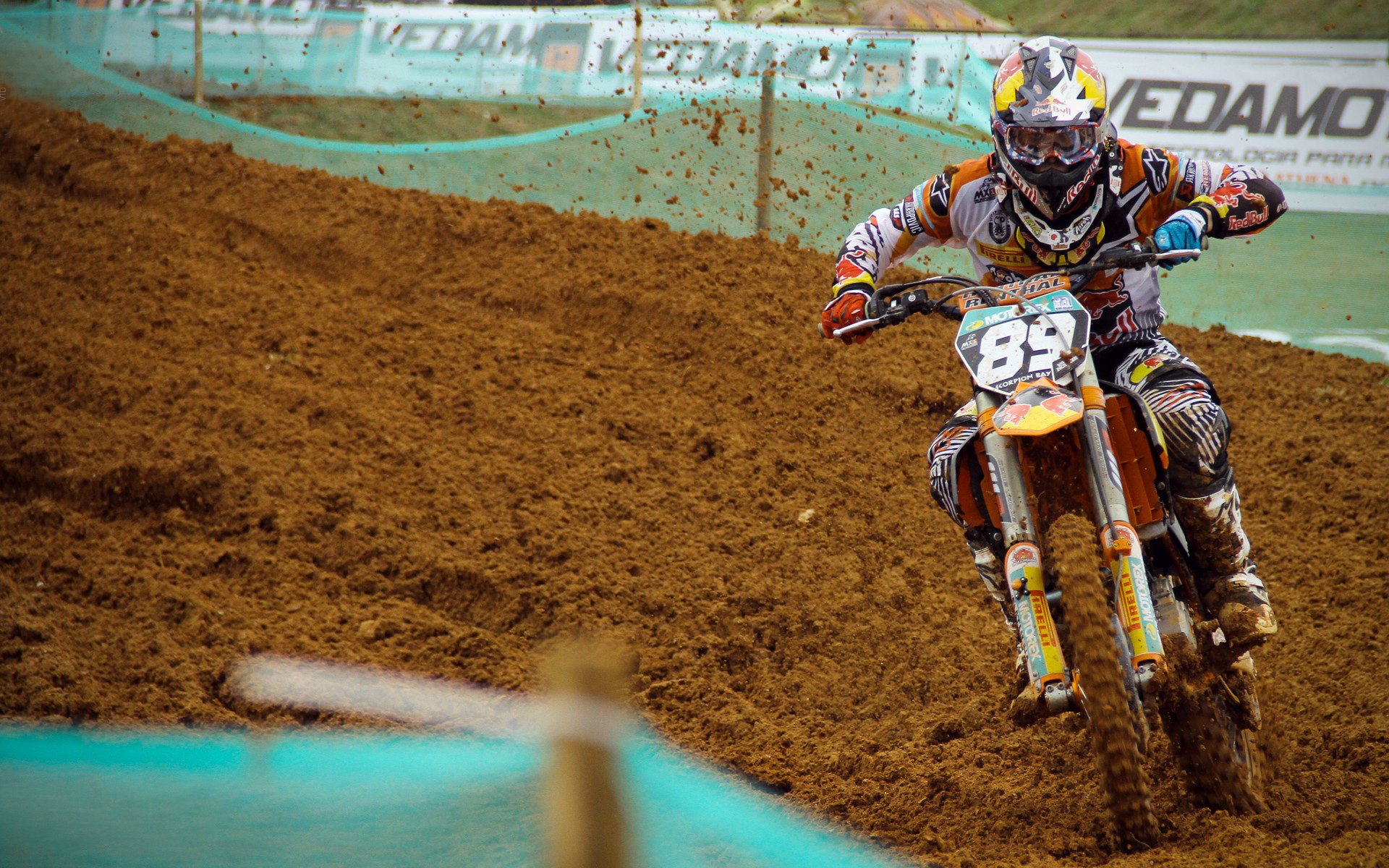 雪橇世界杯激战正酣，德国名将刷新赛道纪录，中国队新人表现亮眼